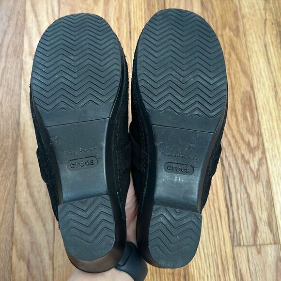 Crocs Women’s Sarah Black Suede Mules Clogs Triple Comfort Size 6 - Picture 6 of 8